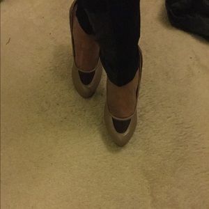 Taupe mesh pumps